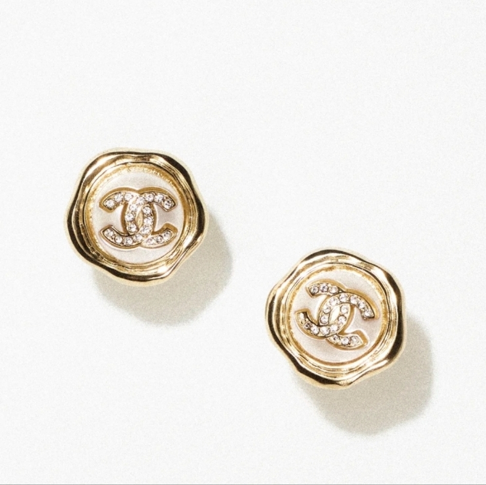 🦋NWT🦋 Chanel Stud Earrings
